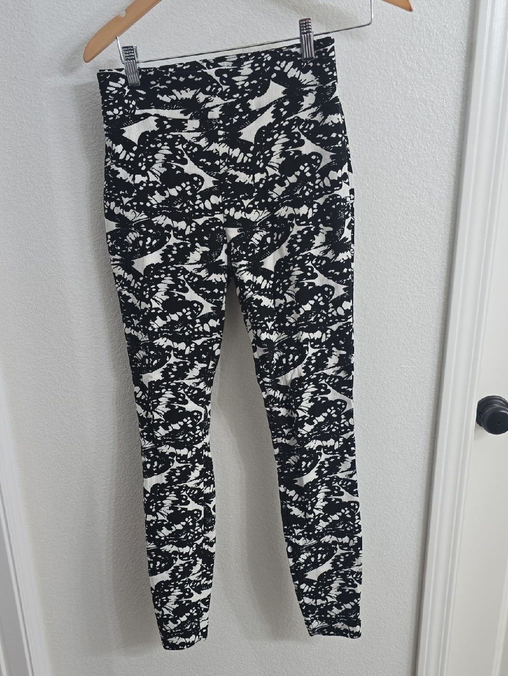 New York & Company Black and White Abstract Leggings